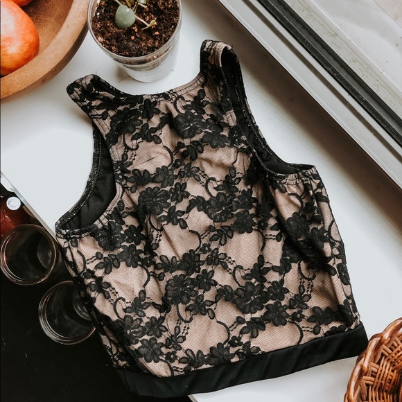 Tops - Floral Lace / Spandex Crop Top